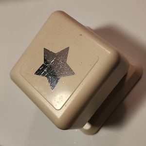 Large star hole puncher. Tot1